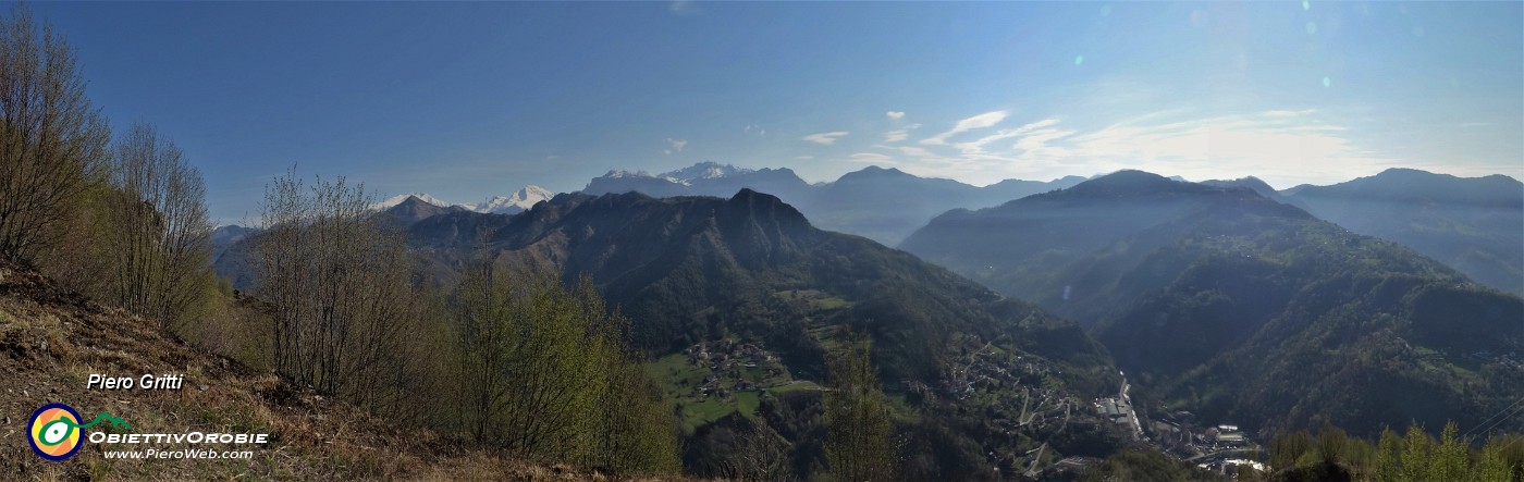 20 Sulla linea tagliafuoco con vista panoramica sui monti di Val Serina.jpg